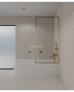 Pare baignoire posée sur une baignoire blanche en verre trempé securit transparent avec cadre en acier inoxydable doré assorti à la robinetterie de bain dorée