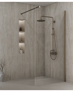 Colonne de douche en laiton antique avec pomme de douche 20 cm, installée dans un espace douche à l'italienne minimaliste 