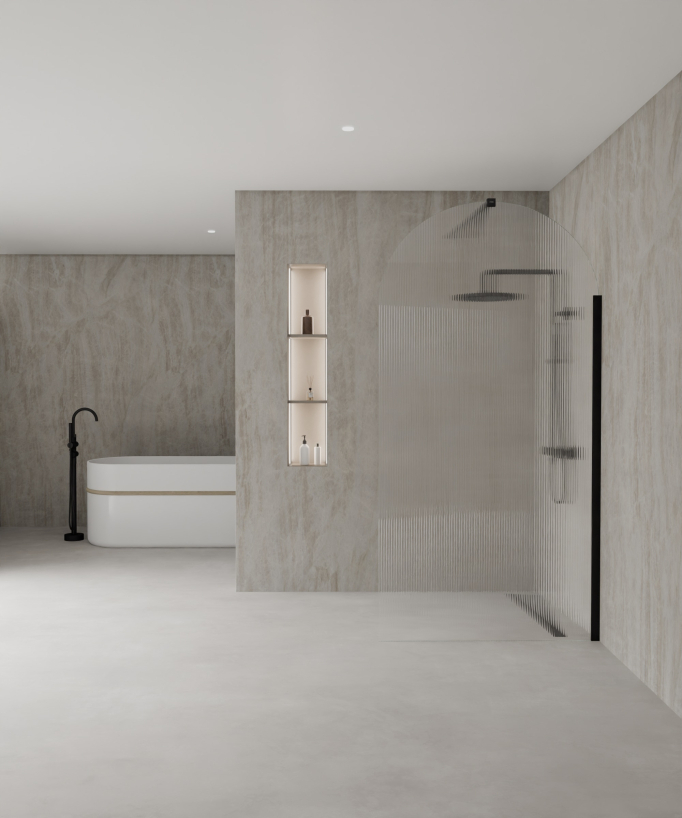 Paroi de douche à l'italienne noir Nisa en verre cannelé associée à une colonne de douche noire et un caniveau de douche noir