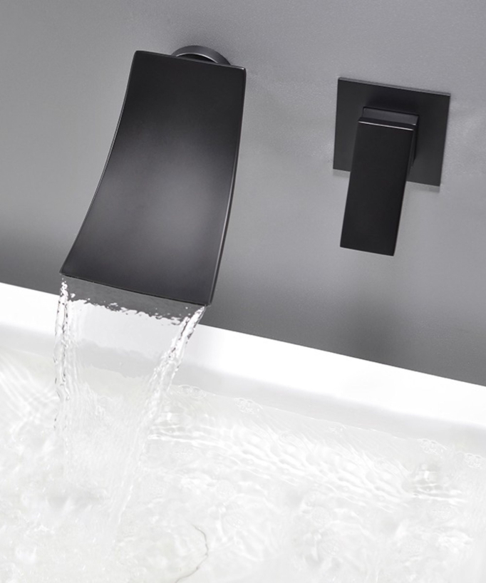 Miscelatore lavabo a cascata a parete nero