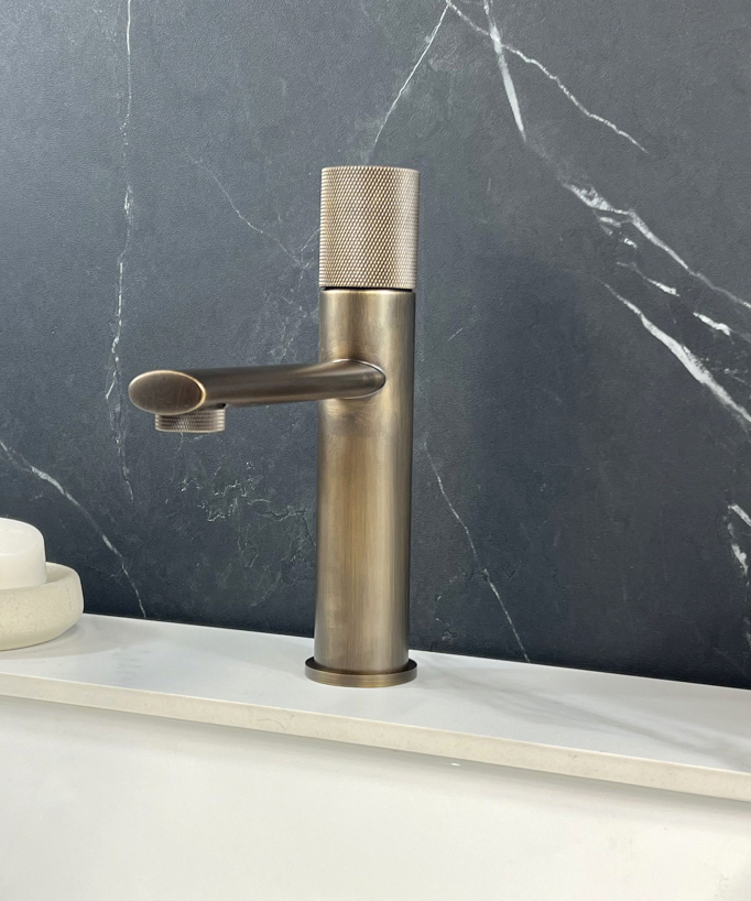 Miscelatore lavabo in ottone antico